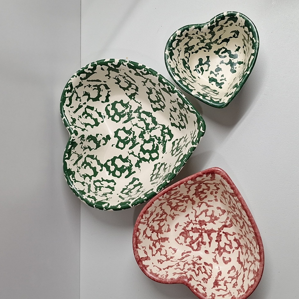 #AEB Country Kitchen servings heart dishes green and pink - Picture 2 of 9